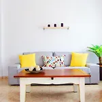 Chocolate Rustic Apartment, In Apartamento